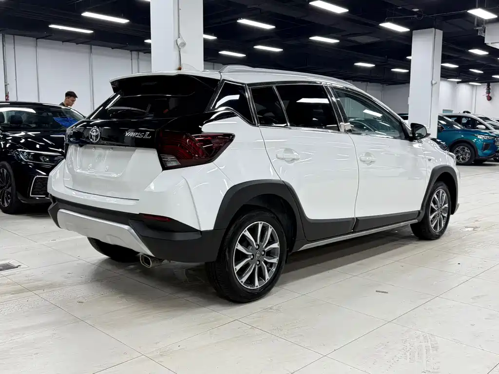 Toyota Yaris L 2021