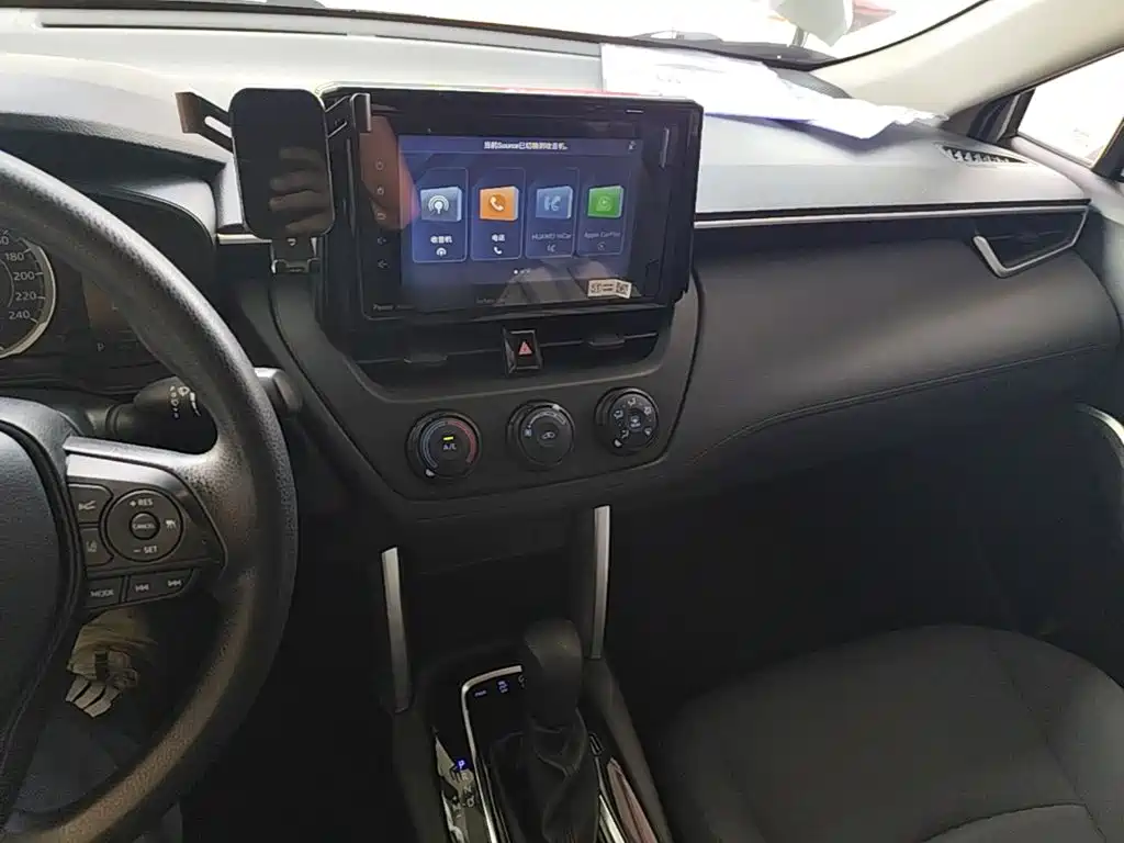 Toyota Corolla Cross 2022 — фото 10