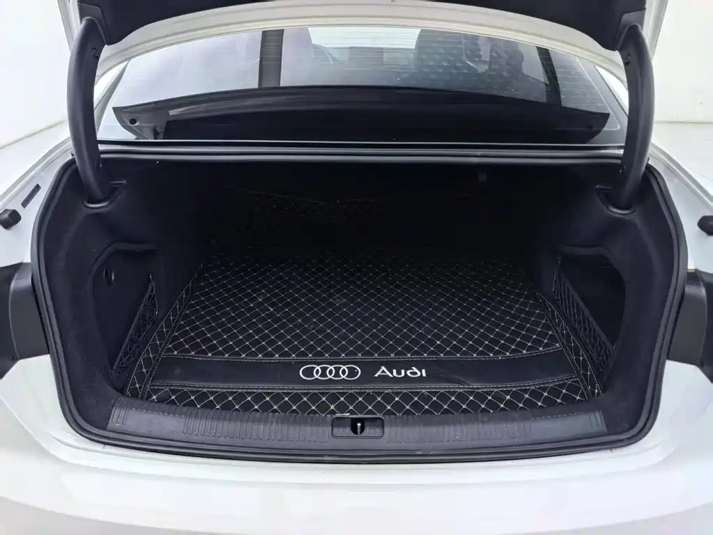 Audi A4L 2019 — фото 26