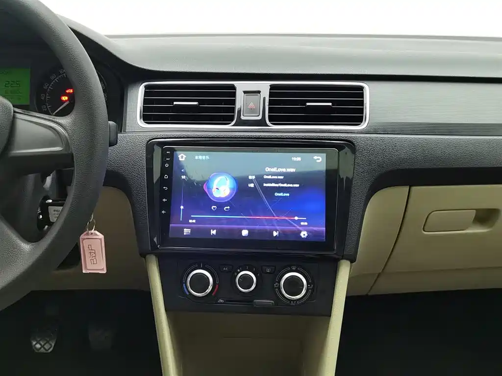 Skoda Rapid 2014 — фото 12