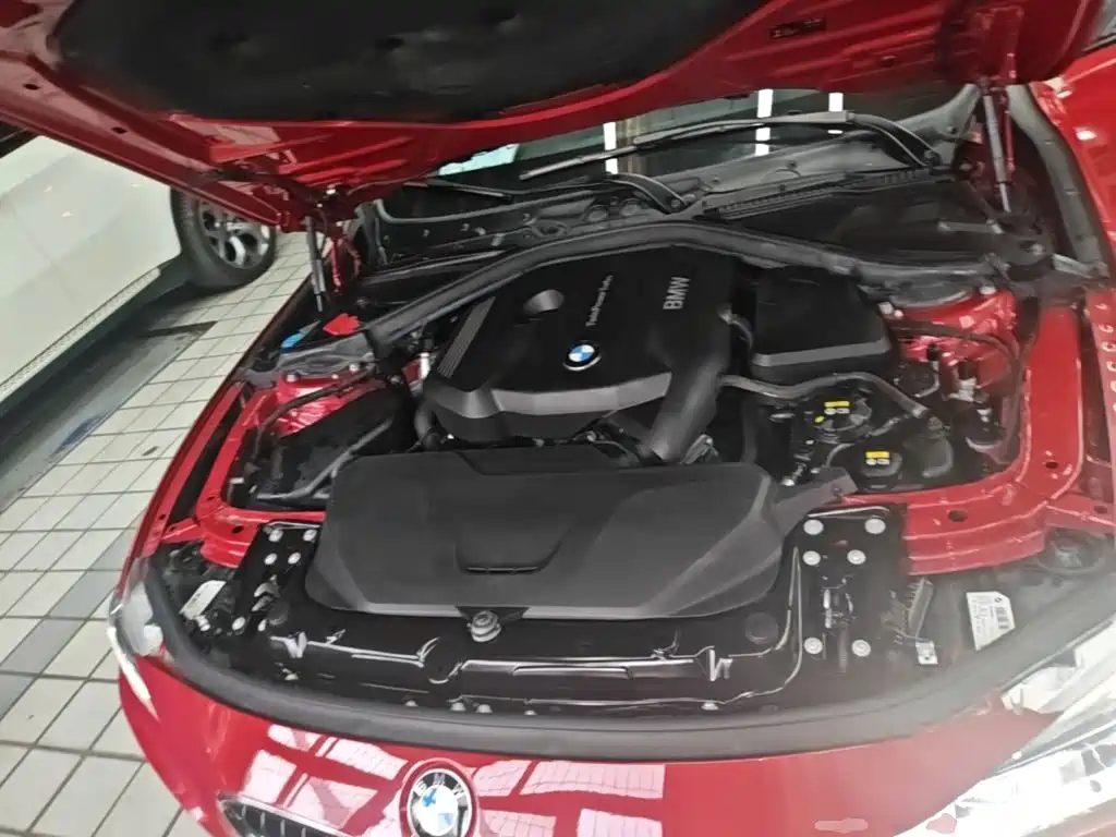BMW 3 Series 2018 — фото 11