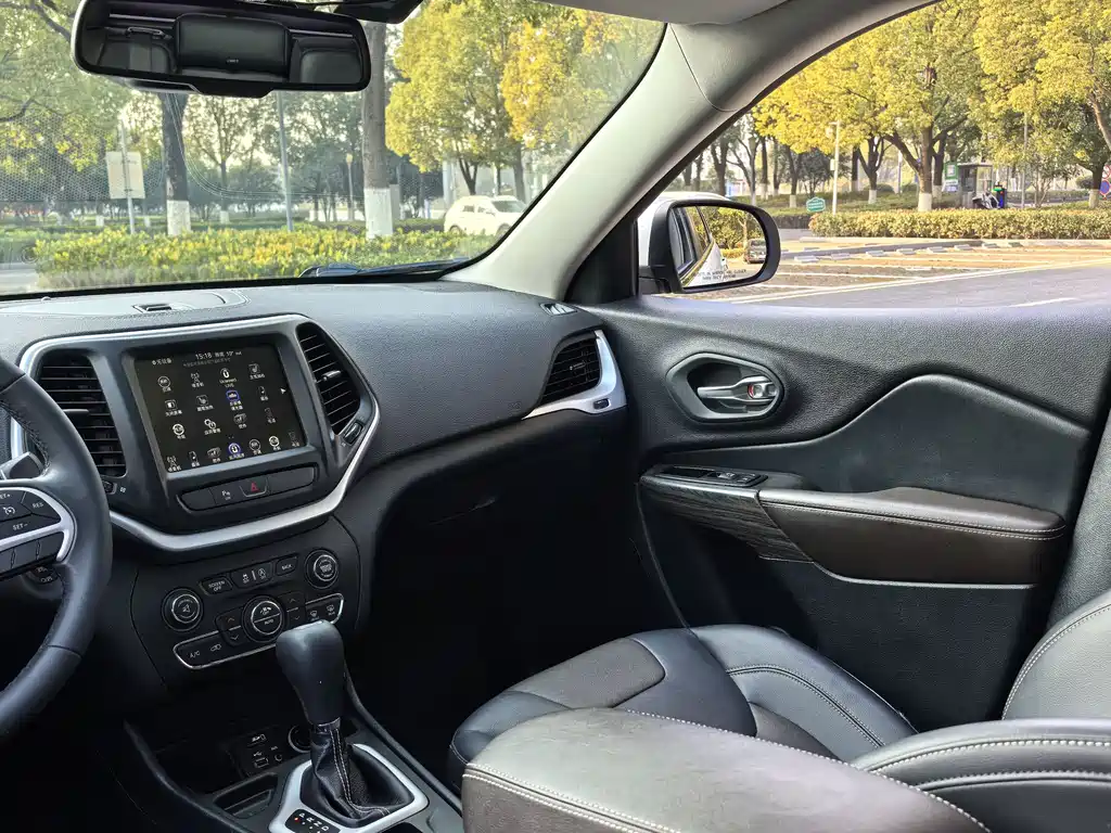 Jeep Cherokee 2021 — фото 16