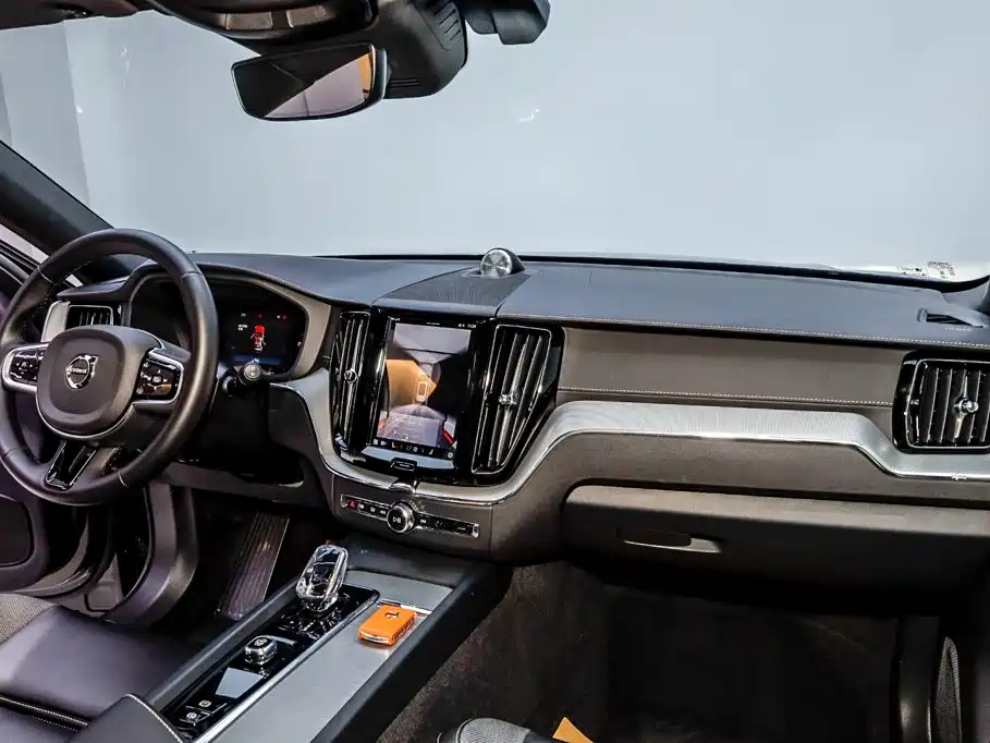 Volvo XC60 Plug-In Hybrid 2024 — фото 30