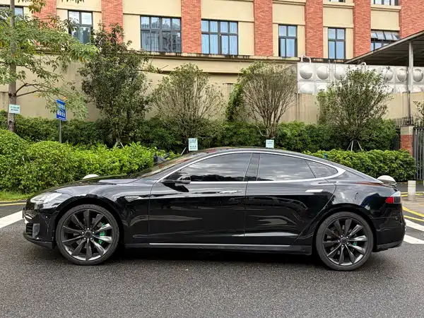 Tesla Model S 2014