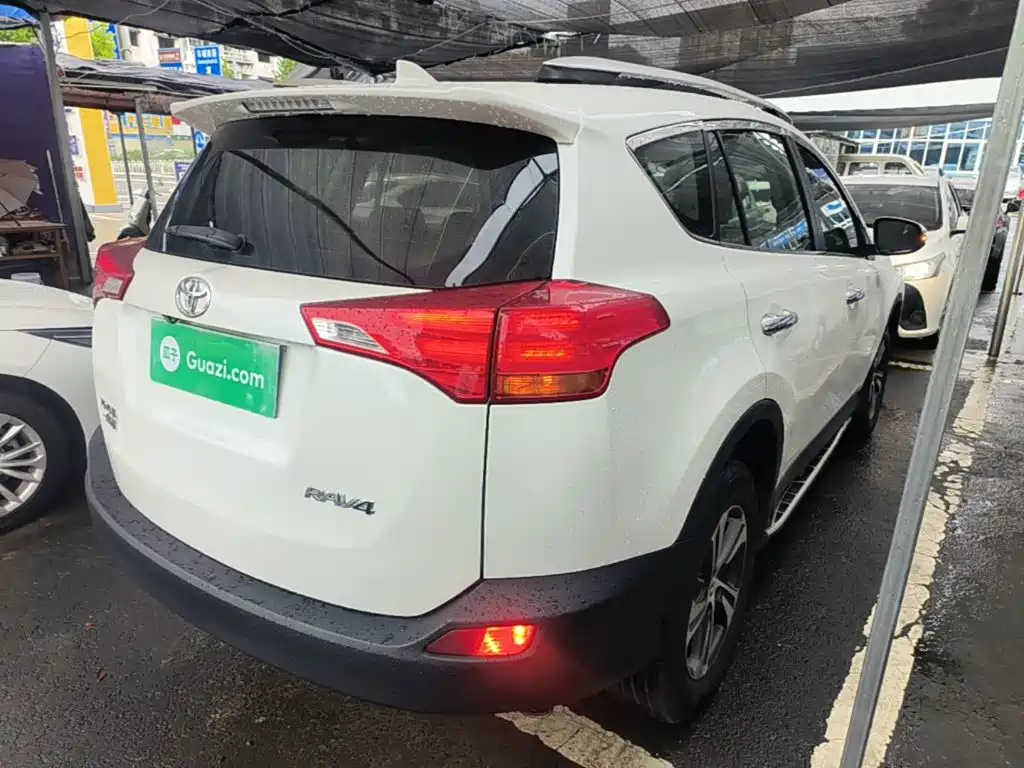 Toyota RAV4 2015 — фото 7