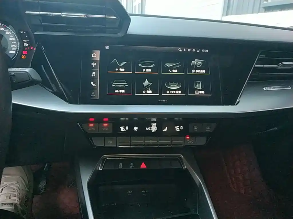 Audi A3 2023 — фото 13