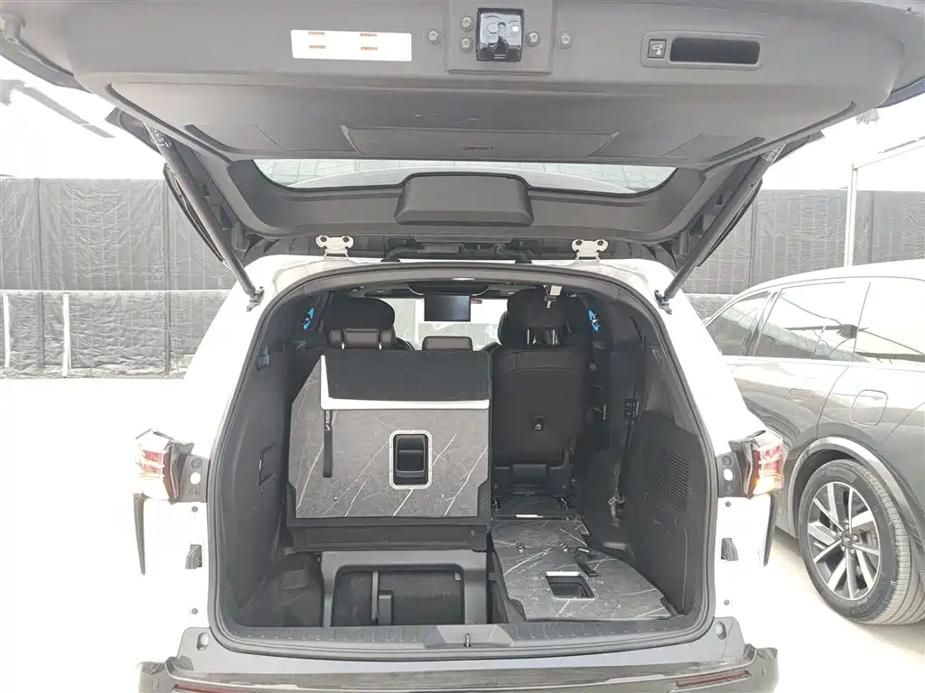 Toyota Sienna 2023 — фото 15