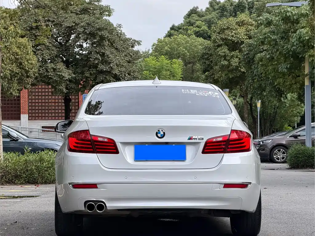 BMW 5 Series 2017 — фото 11