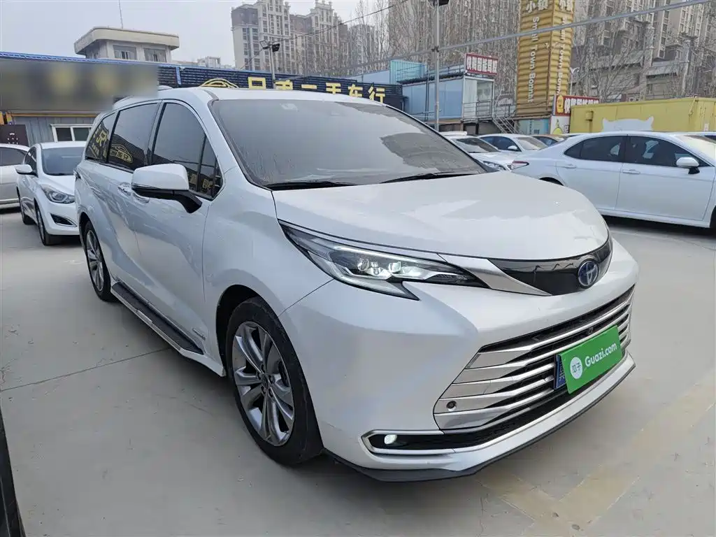 Toyota Sienna 2023 — фото 22