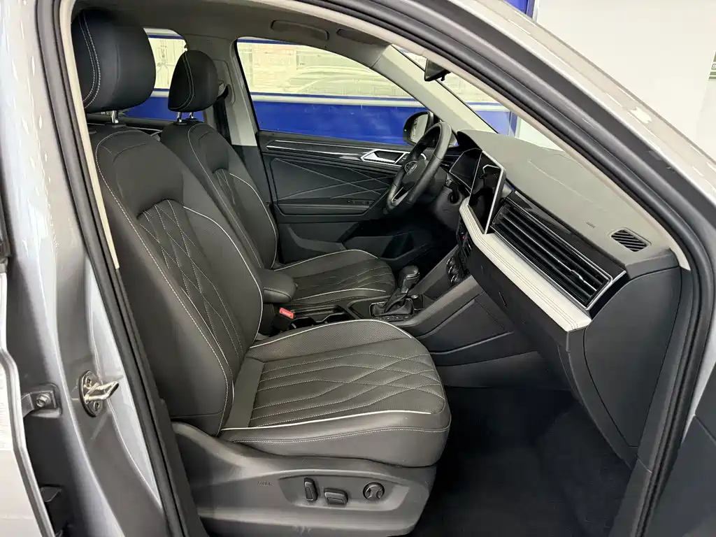 Volkswagen Tiguan L 2023 — фото 19