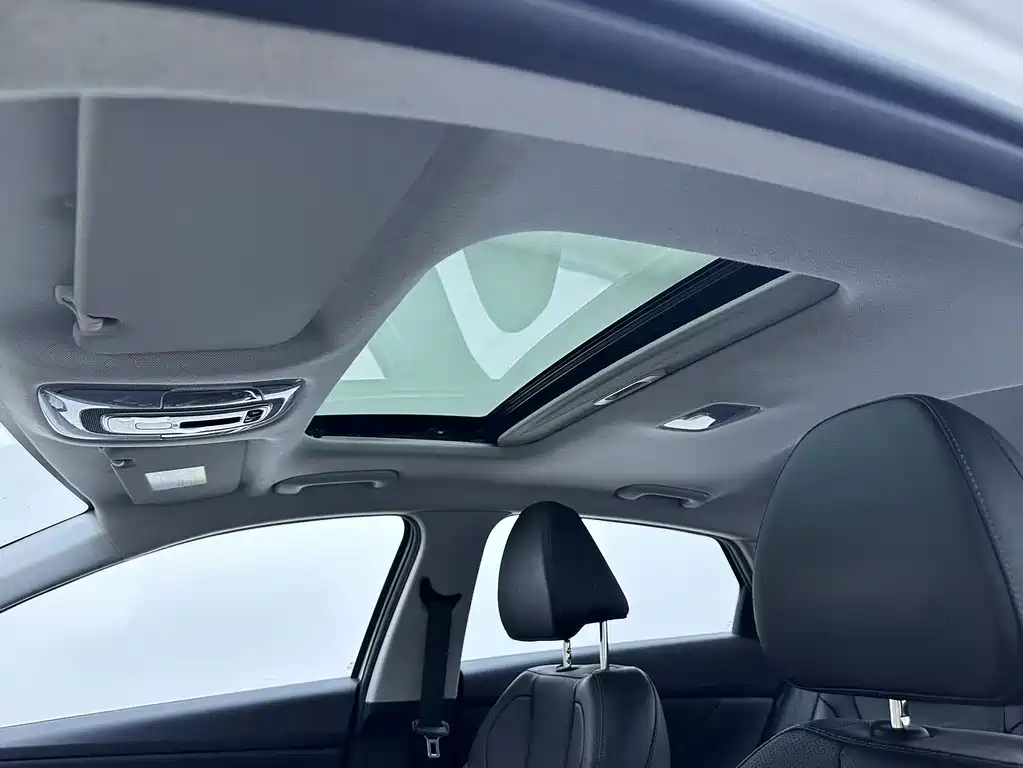 Hyundai Elantra 2023 — фото 9