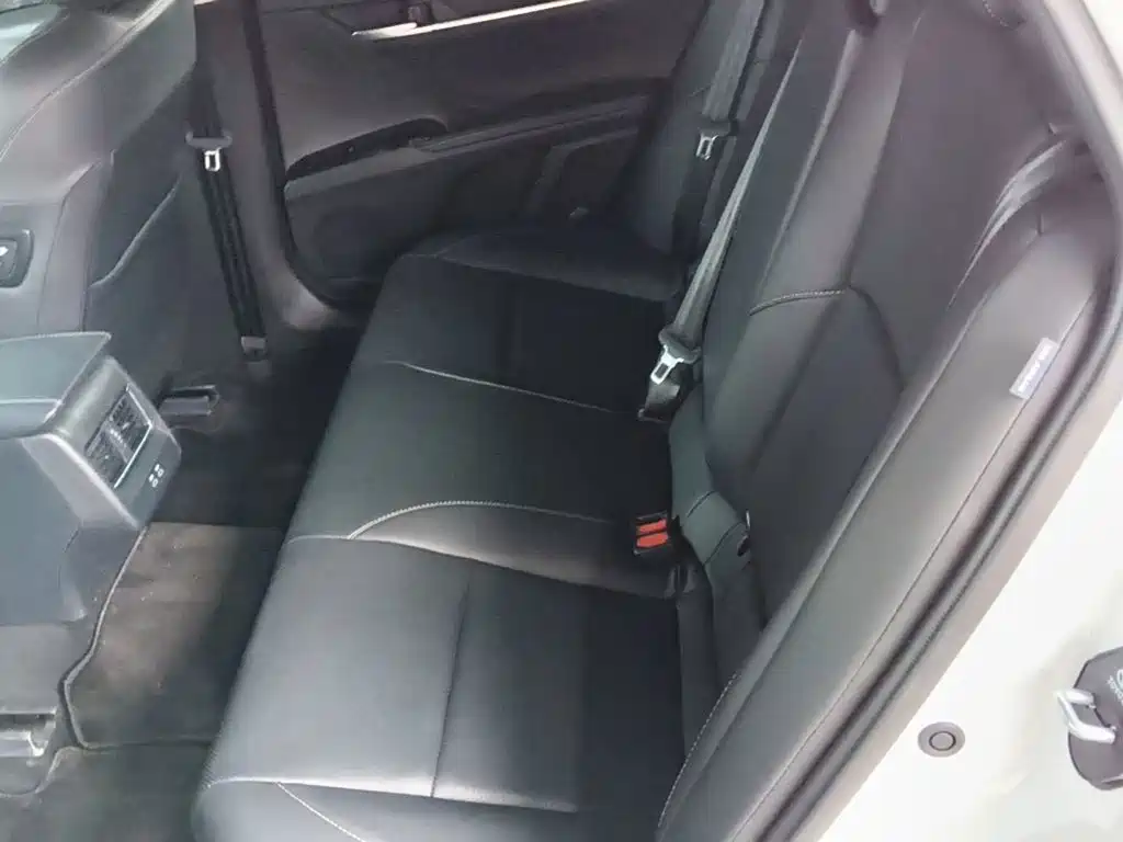 Toyota Camry 2025 — фото 17