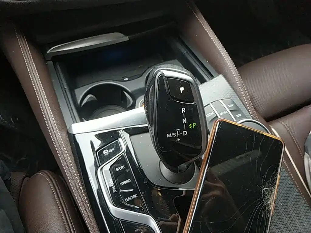 BMW 5 Series New Energy 2021 — фото 14