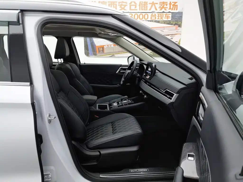 Mitsubishi Outlander 2023 — фото 23