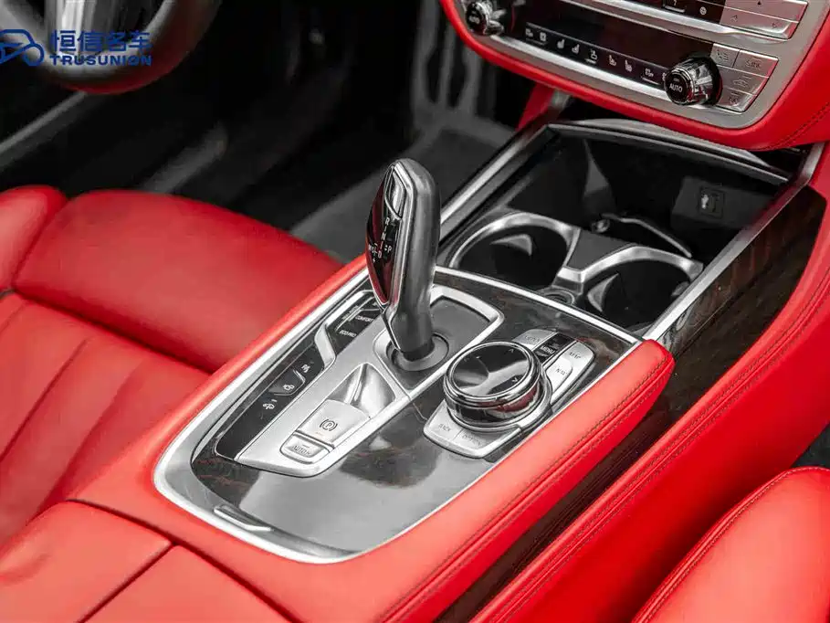 BMW 7 Series 2018 — фото 19
