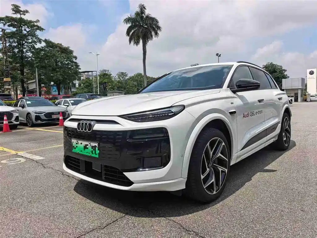 Audi Q6L E-Tron 2025 — фото 1