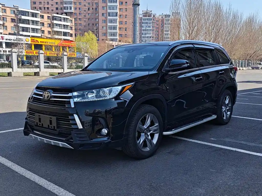 Toyota Highlander 2021 — фото 1