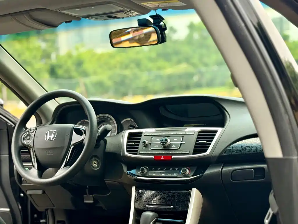 Honda Accord 2017 — фото 17