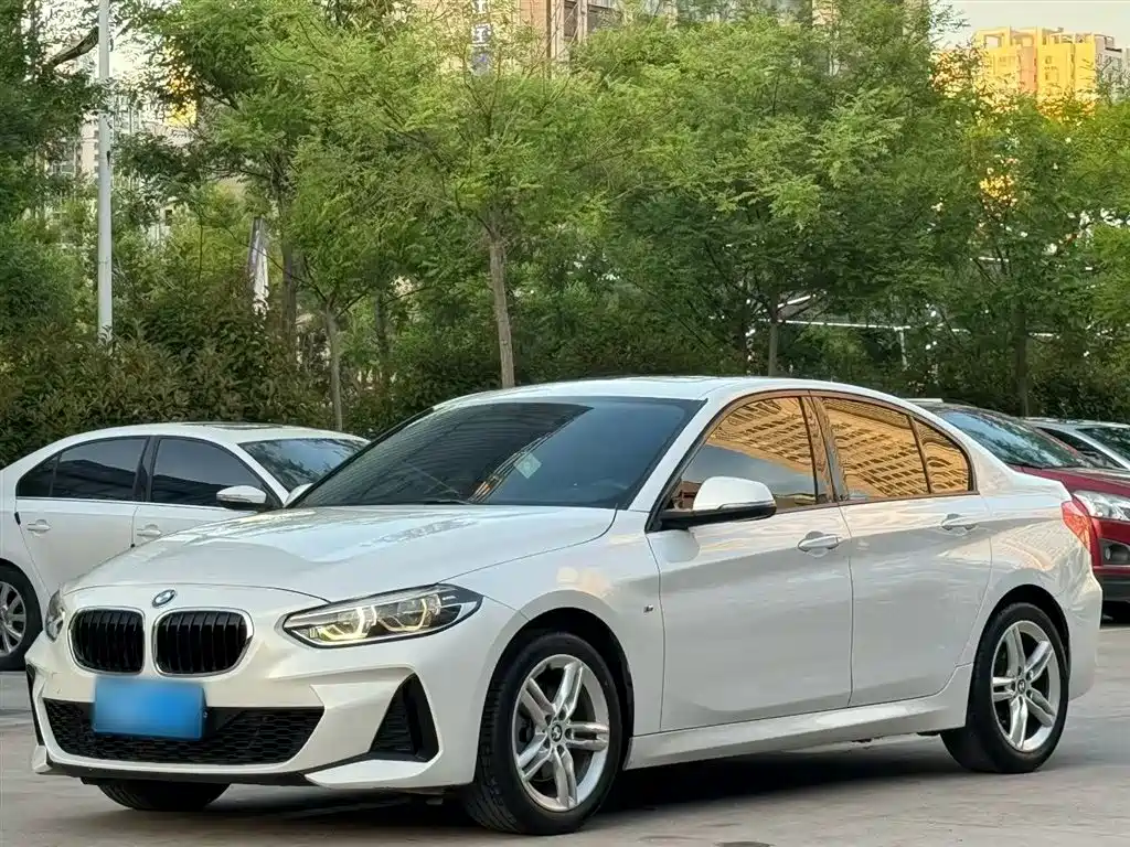 BMW 1 Series 2019 — фото 1