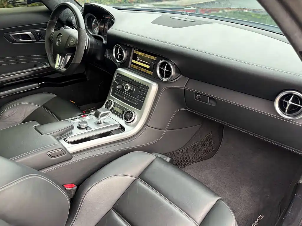 Mercedes-Benz SLS AMG 2015 — фото 11