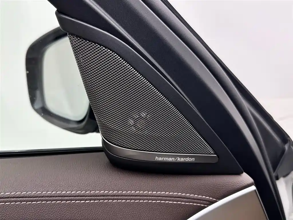 BMW 5 Series 2021 — фото 15