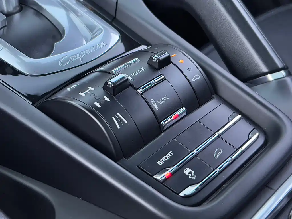 Porsche Cayenne 2011 — фото 19