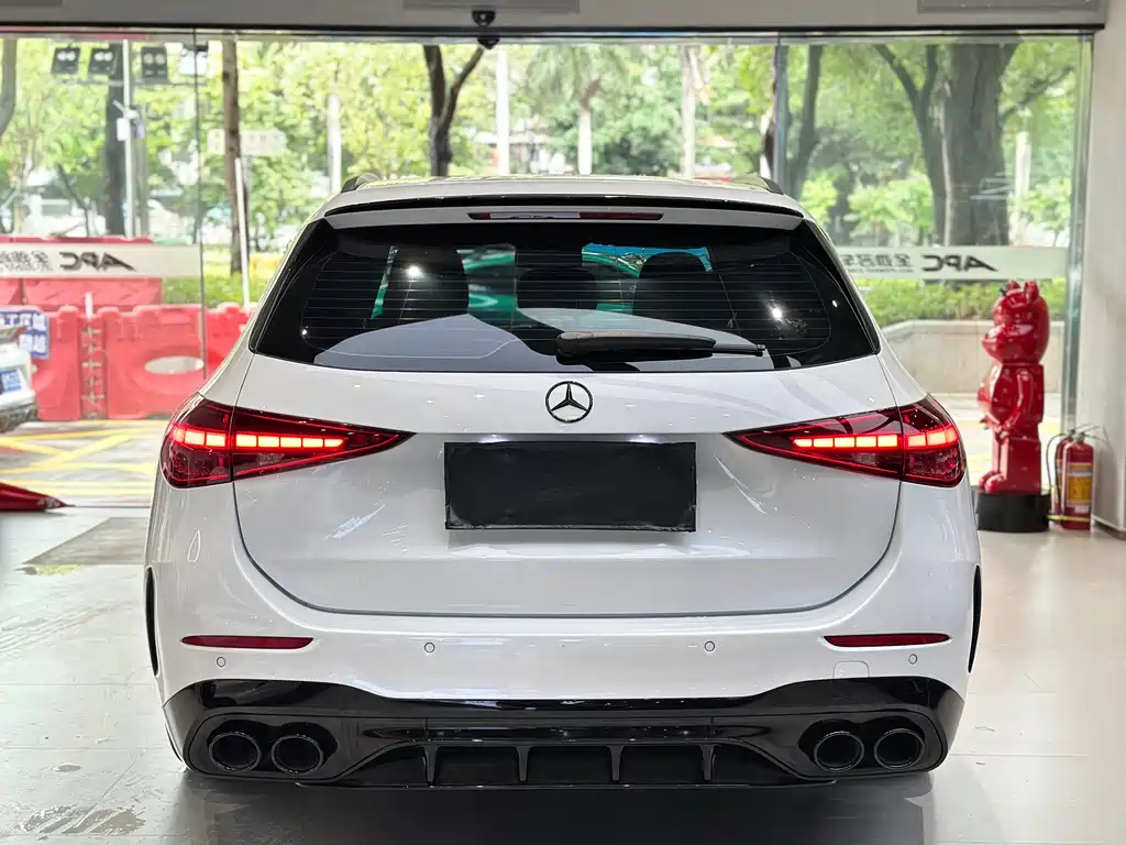 Mercedes-Benz C-Class AMG 2024 — фото 11