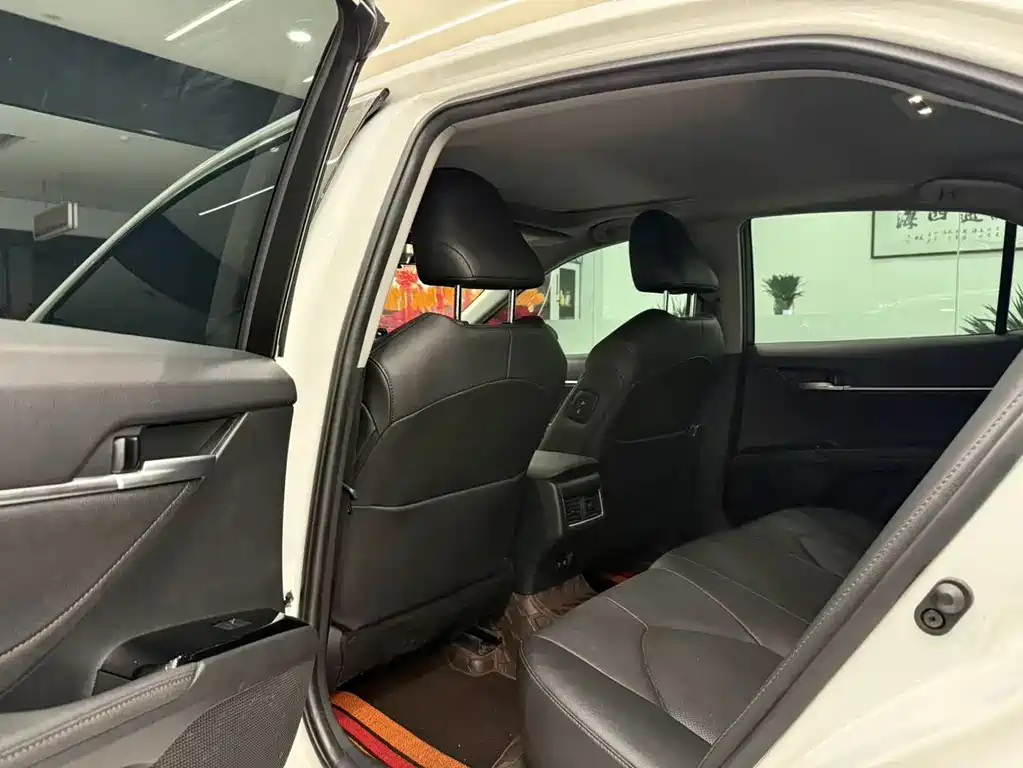 Toyota Camry 2022 — фото 10