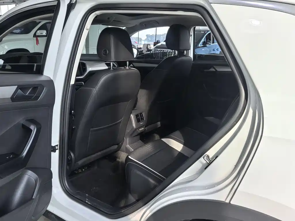 Volkswagen T-Roc 2018 — фото 6