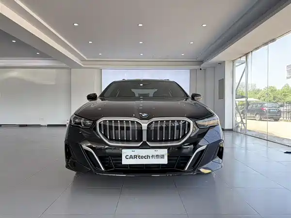 BMW 5 Series 2025