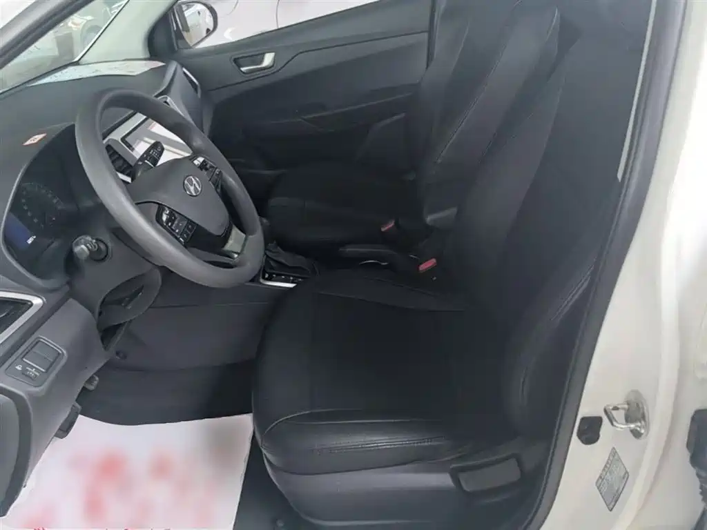 Hyundai Verna 2017 — фото 15