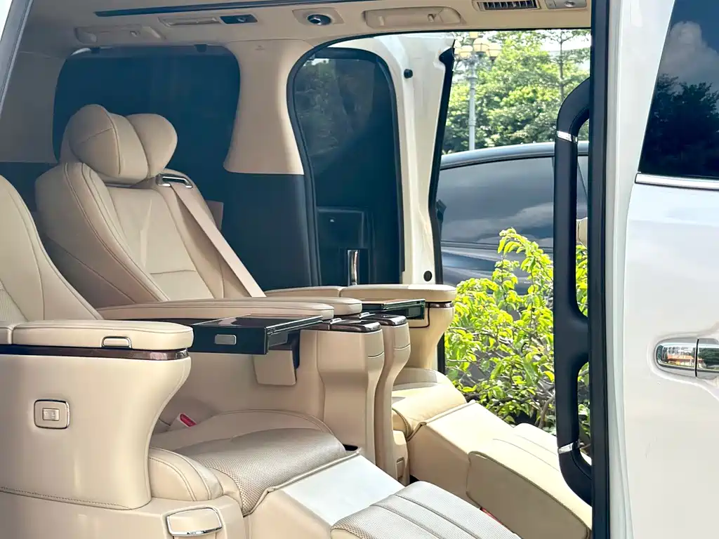 Toyota Alphard 2017 — фото 21