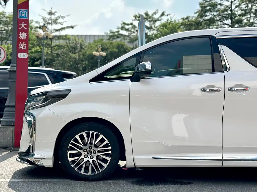 Toyota Alphard 2017 — фото 9