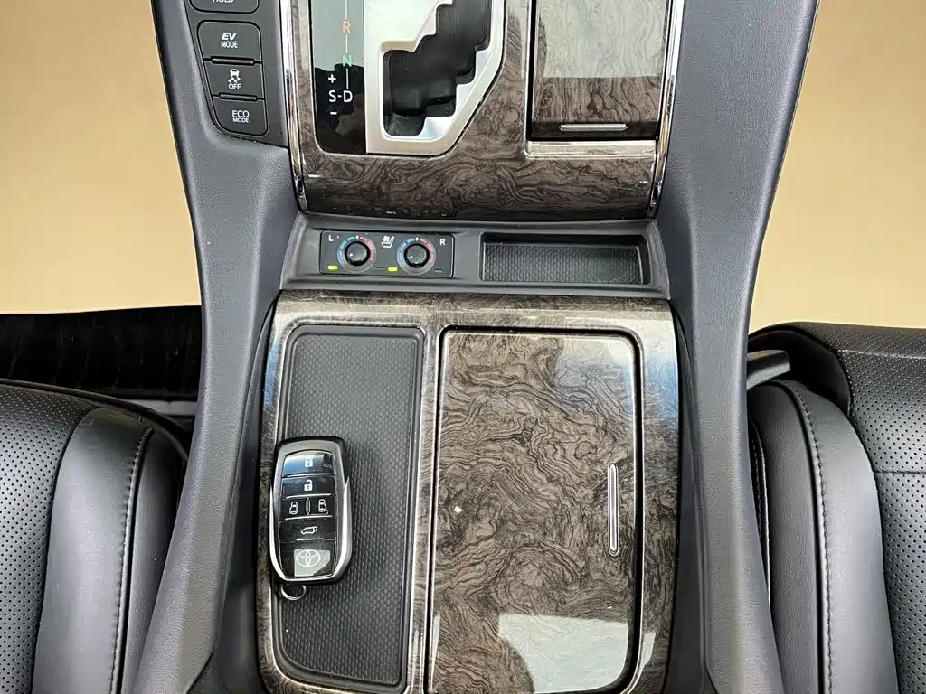 Toyota Alphard 2020 — фото 22