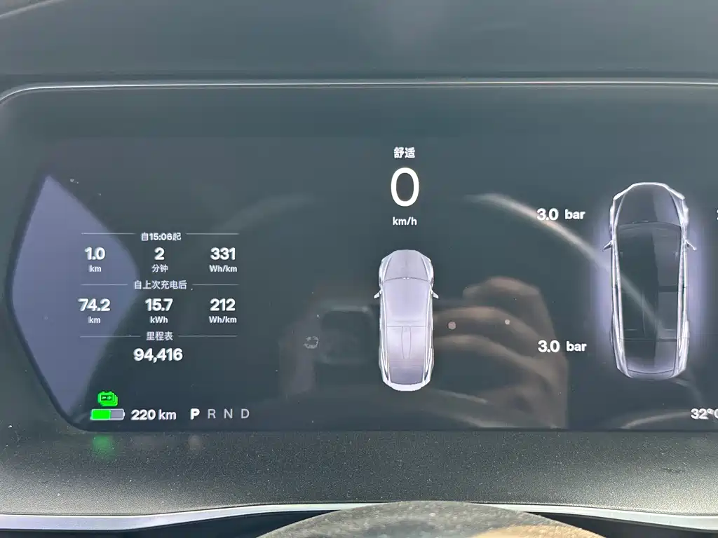 Tesla Model X 2017 — фото 12