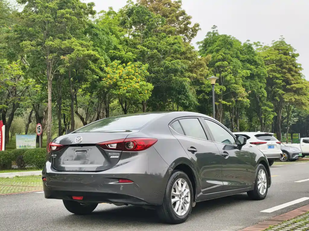 Mazda 3 Axela 2019 — фото 7