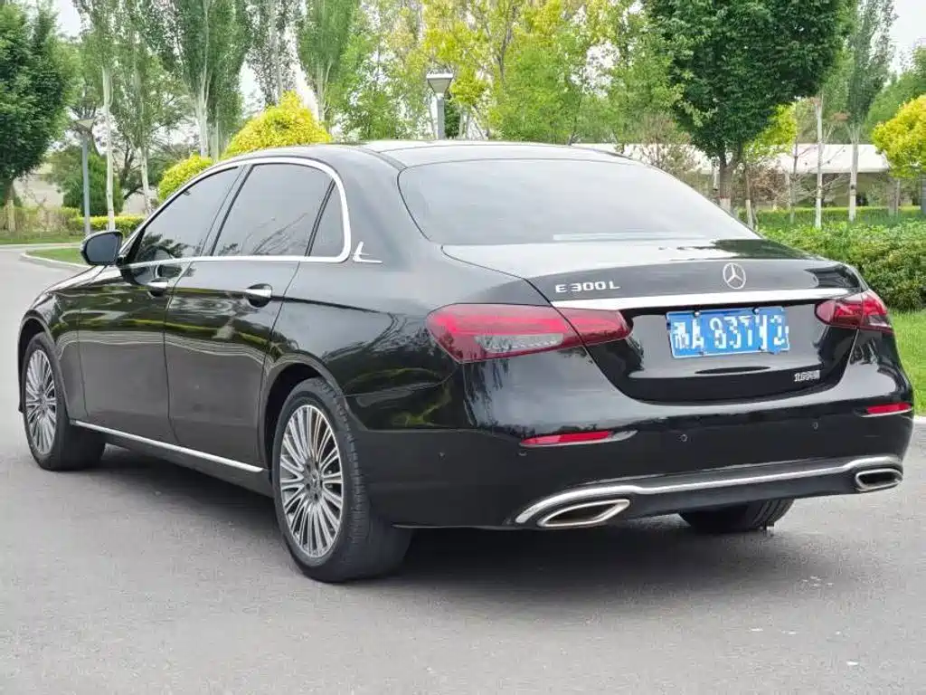 Mercedes-Benz E-Class 2023 — фото 9