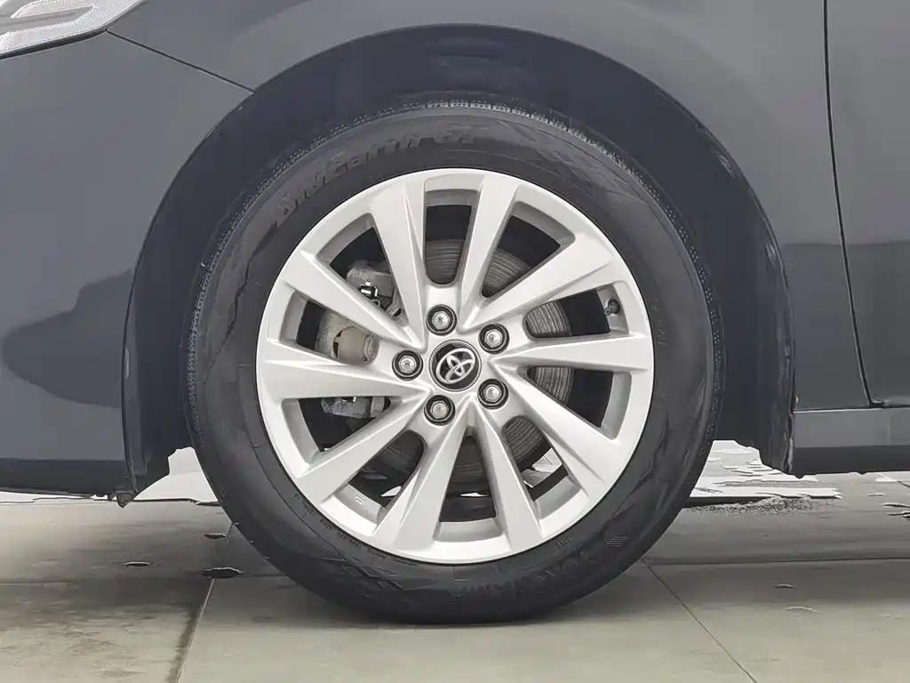 Toyota Camry 2022 — фото 17