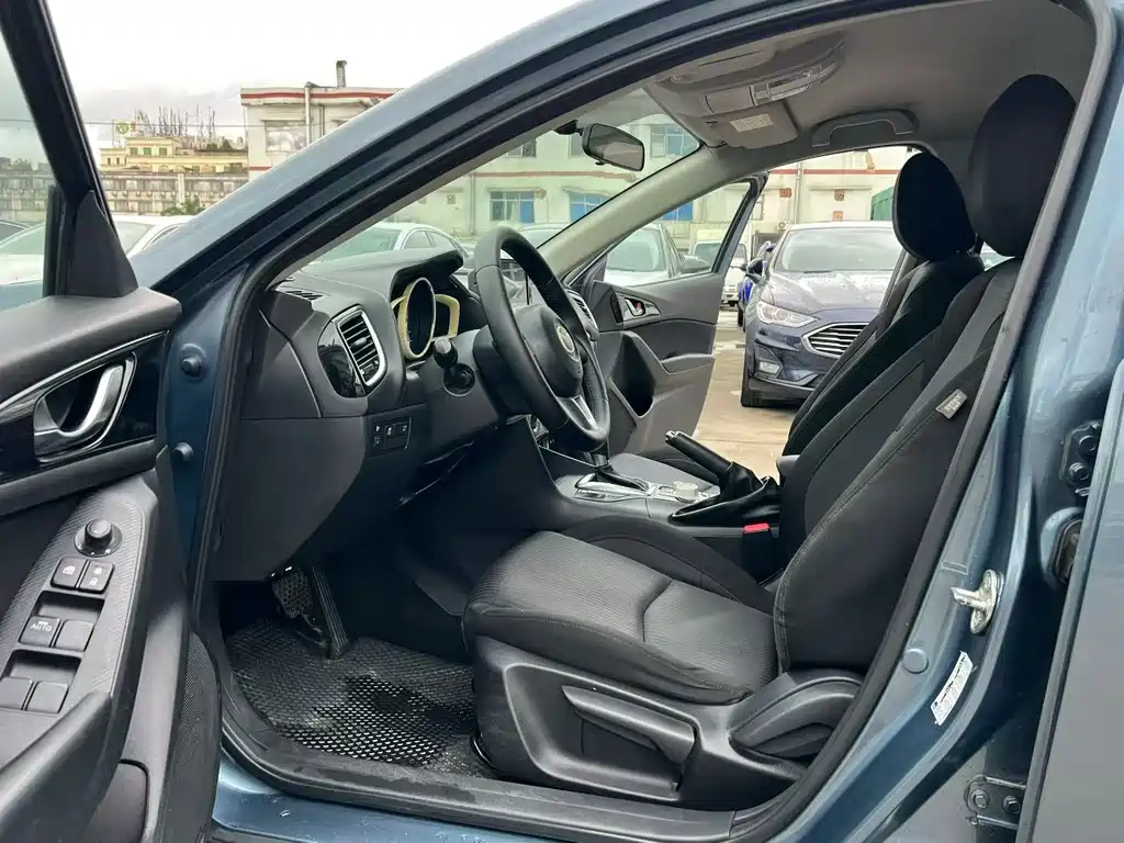 Mazda 3 Axela 2016 — фото 4