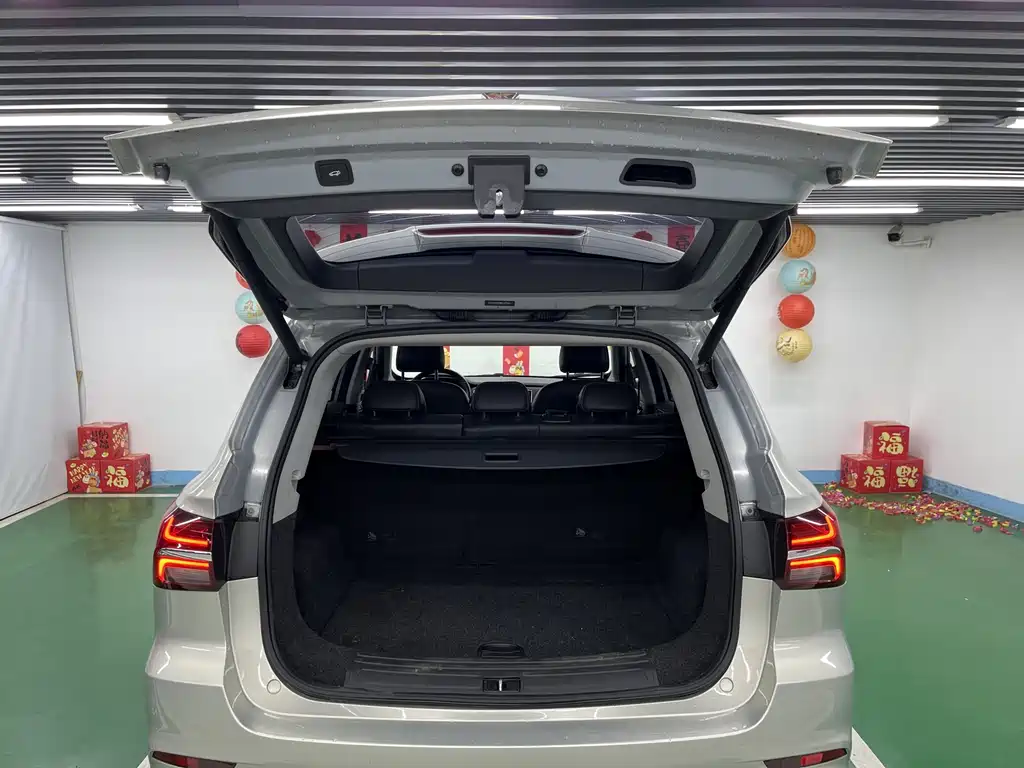 Roewe RX5 New Energy 2018 — фото 24