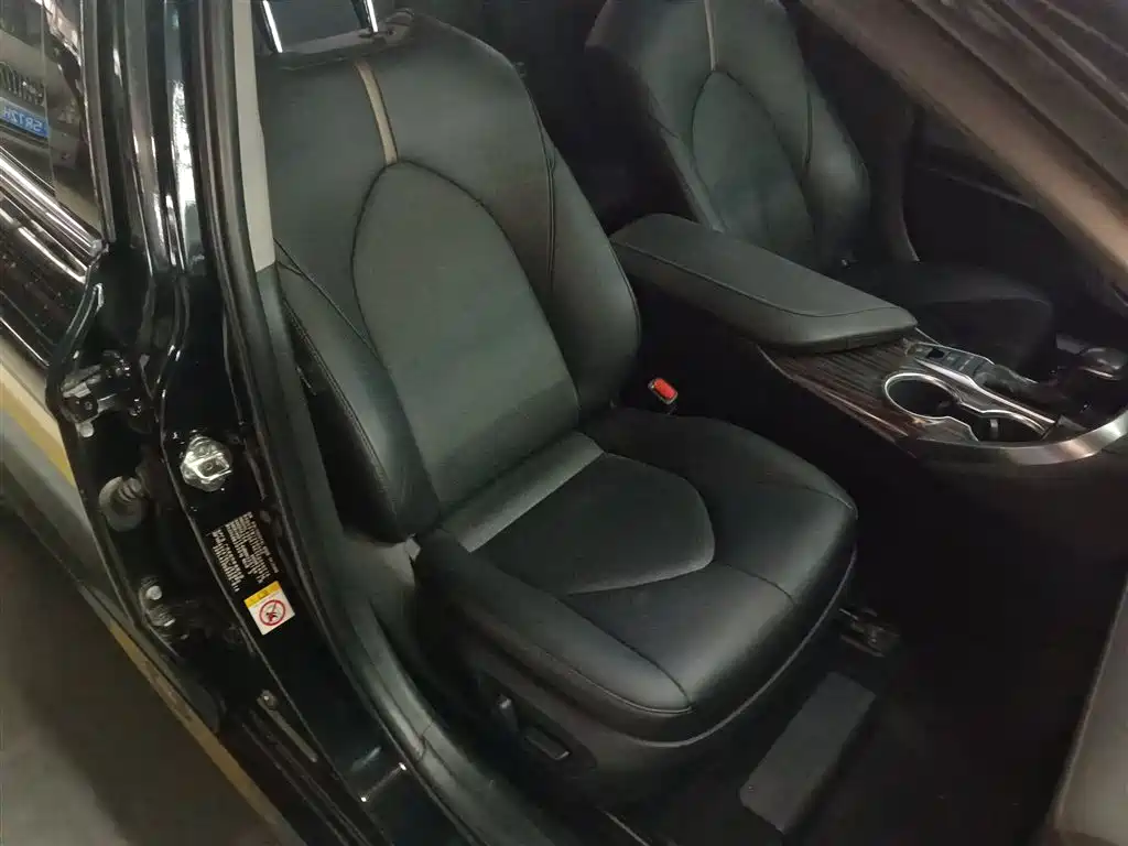 Toyota Camry 2019 — фото 20