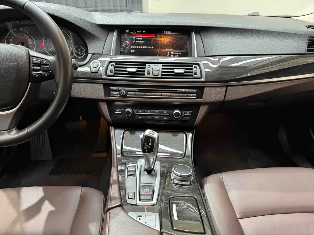 BMW 5 Series 2016 — фото 25