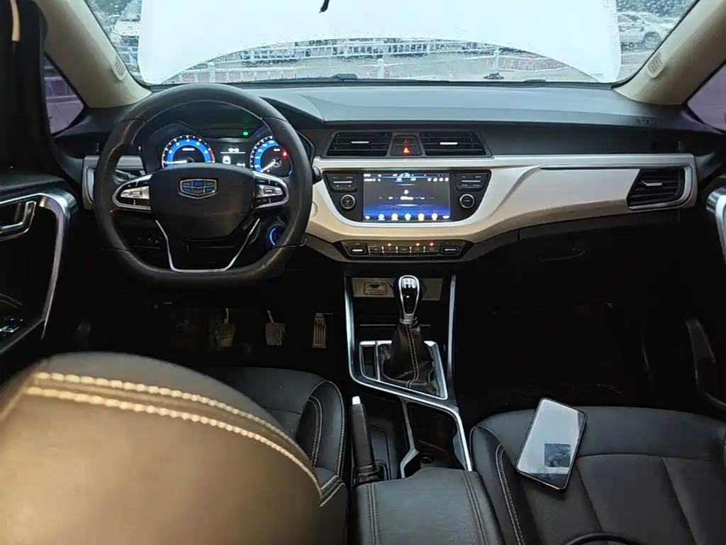 Geely Vision X3 2020 — фото 10