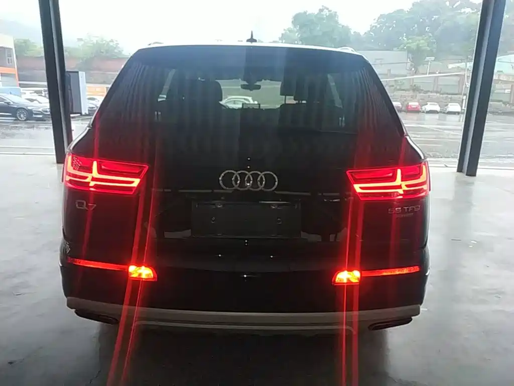 Audi Q7 2019 — фото 6