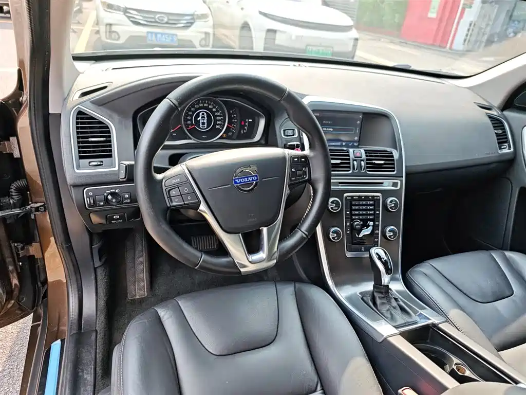 Volvo XC60 2014 — фото 12