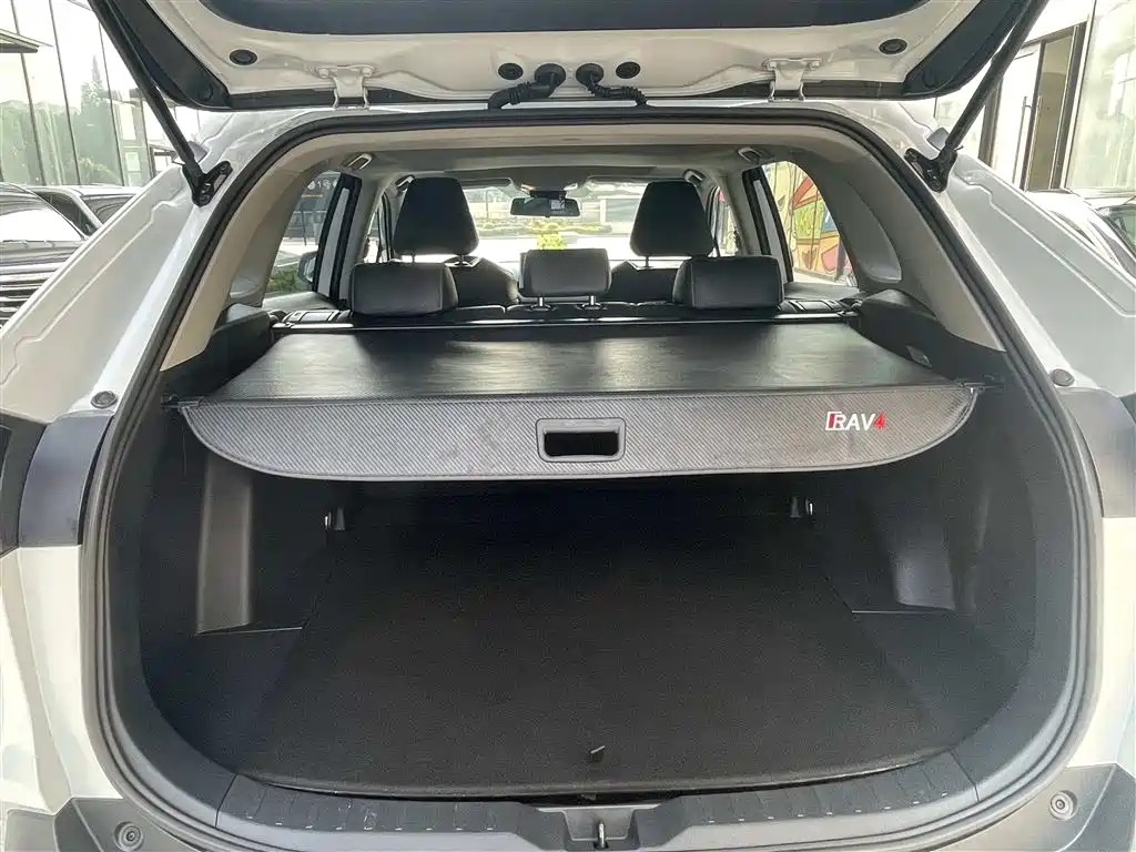 Toyota RAV4 2022 — фото 17