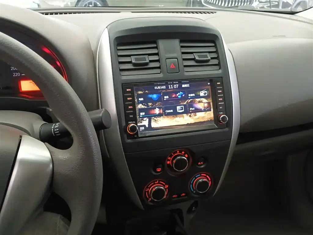 Nissan Sunny 2014 — фото 13