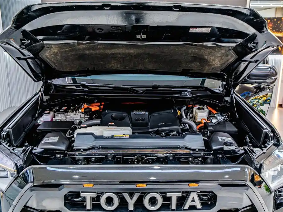 Toyota Sequoia 2023 — фото 13