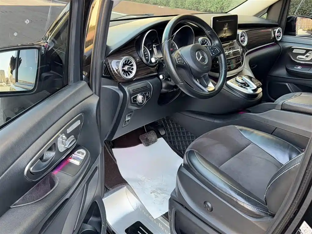 Mercedes-Benz V-Class 2020 — фото 12