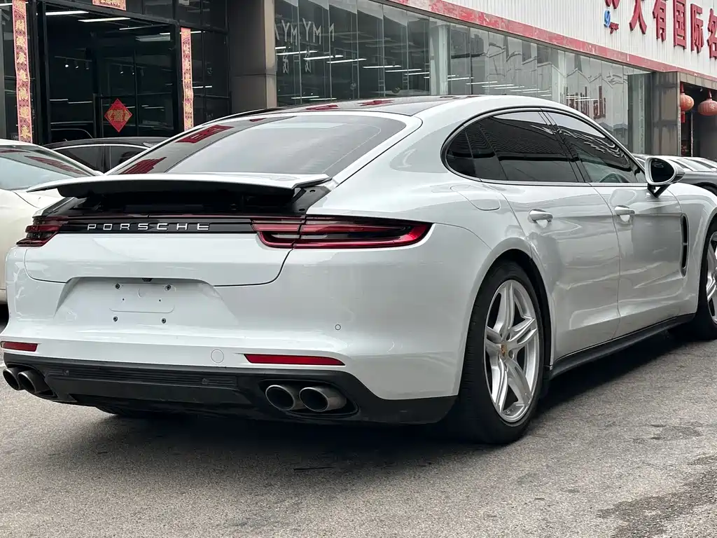 Porsche Panamera 2018 — фото 11
